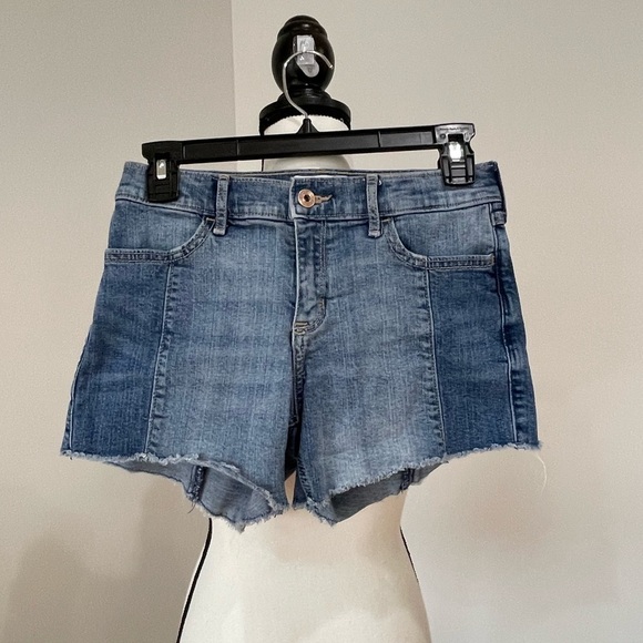 Abercrombie Kids mid rise midi shorts in a size 15/16 - Picture 1 of 14